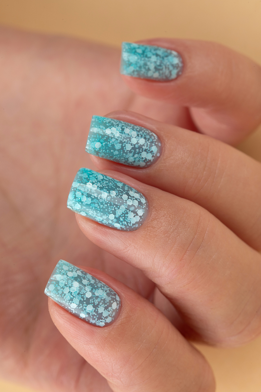 Дизайн ногтей. Товар: MoodNail, Holi Festival - гель-лак с блестками (Turquoise) 10 гр