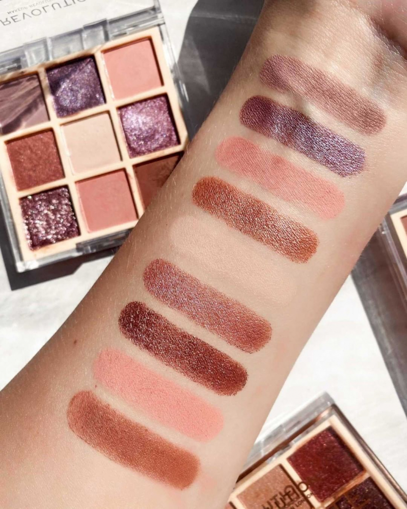 Палетка теней для век Revolution Makeup Ultimate Nudes Light