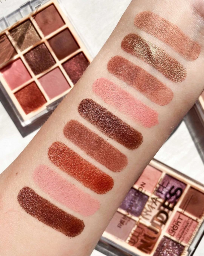 Палетка теней для век Revolution Makeup Ultimate Nudes Medium