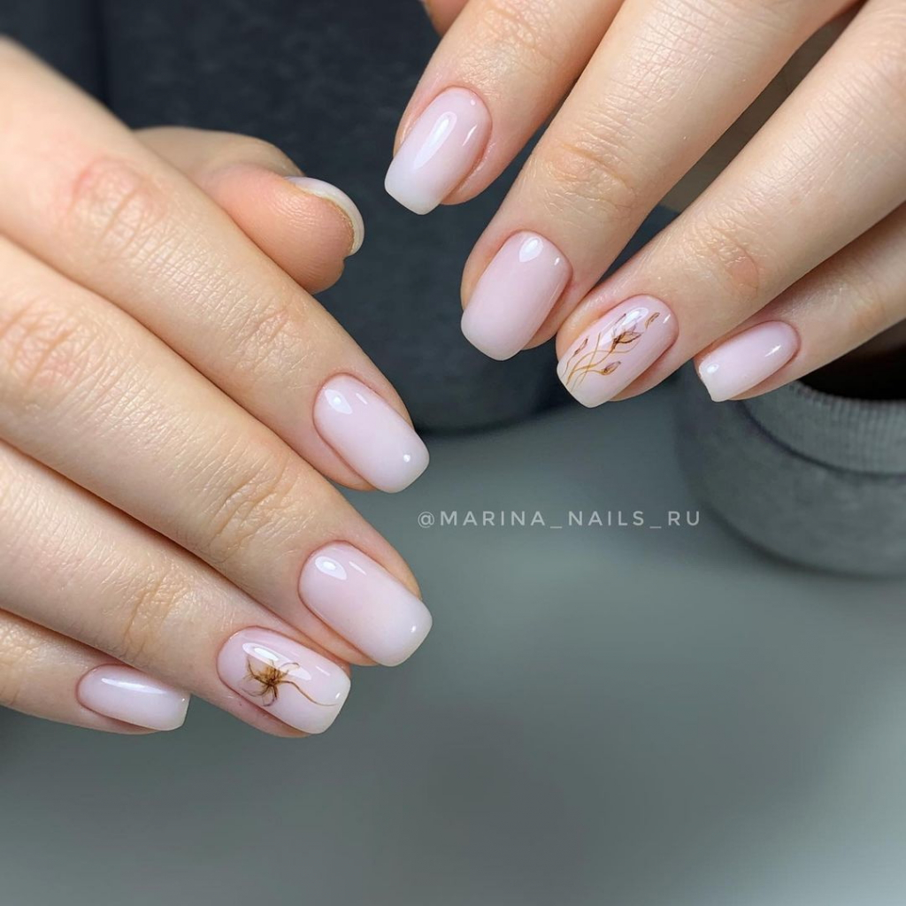 Milky nails цветочная роспись.jpg
