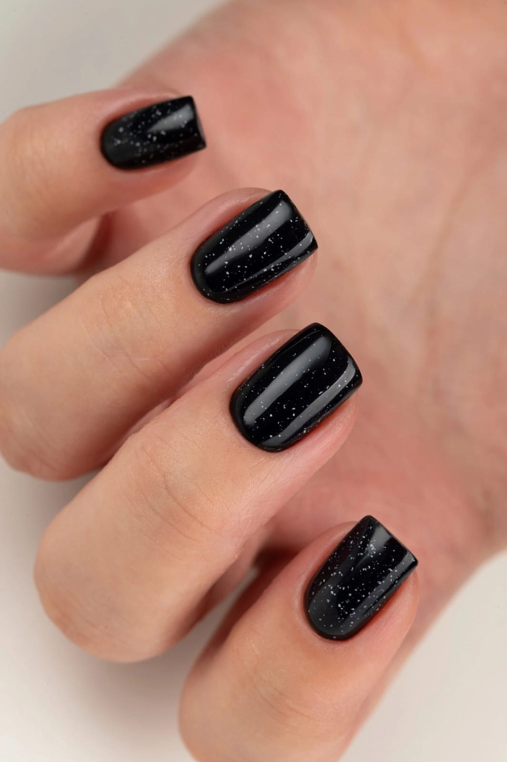 Дизайн ногтей. Товар: MoodNail, Eggcellent white - топ для гель-лака с белым форматом частиц, 10 гр