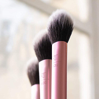 Real Techniques, кисть для хайлайтера (Setting Brush)