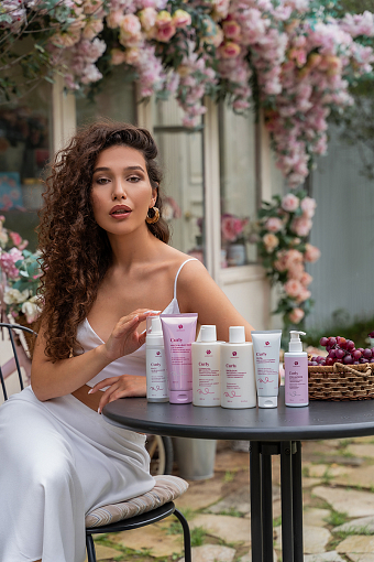 Adricoco, CURLY - бальзам для кудрявых, вьющихся и непослушных волос с маслом макадамии, 460 мл
