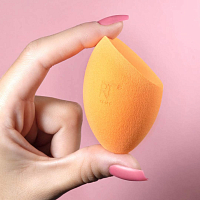 Real Techniques, спонж для макияжа (Miracle Complexion Sponge + Travel Sponge Case)