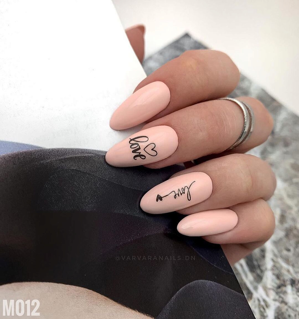 Мастер:  @varvara___nails (https://www.instagram.com/varvara___nails/)