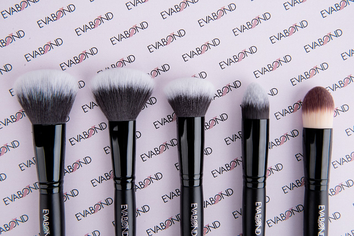 Evabond, Black - кисть макияжная для тональных средств