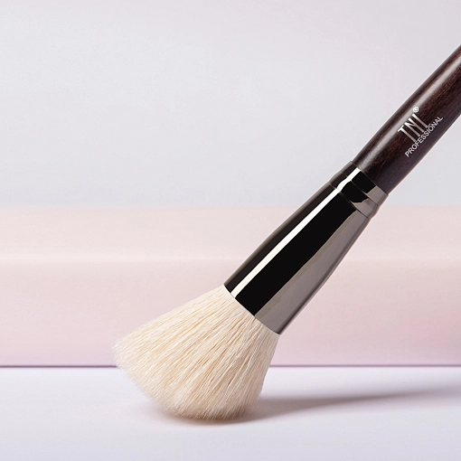 TNL, кисть для румян многофункциональная №02 (Т105) TNL, кисть для румян многофункциональная №02 (Т105)